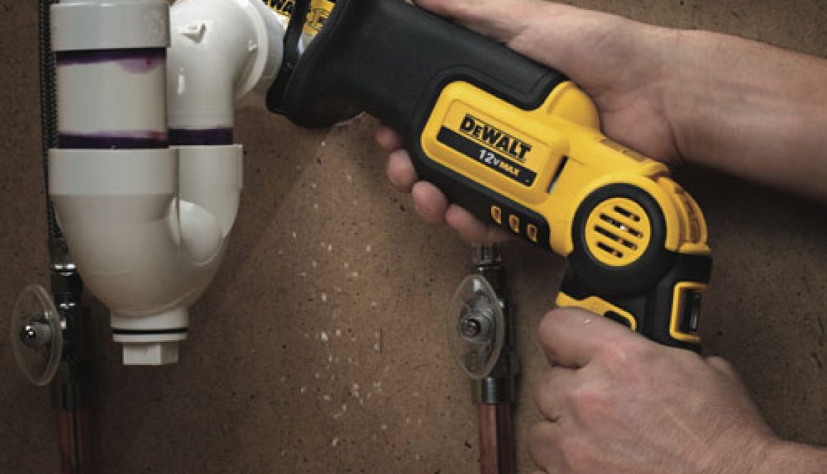Dewalt-Pivot-Saw-Cutting-Pipe
