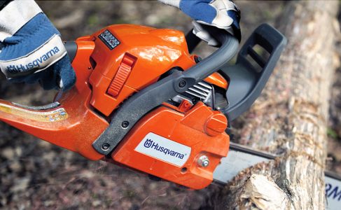 Husqvarna-450-best-firewood-chainsaw-cutting-log